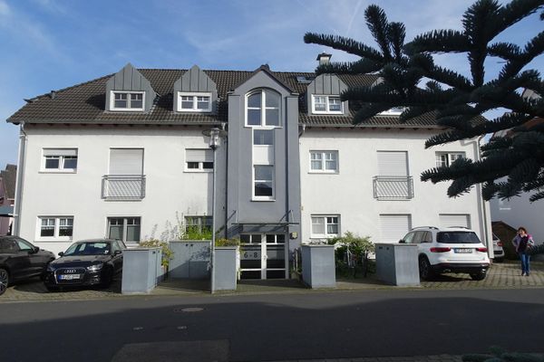 Maisonette de 5 pièces avec jardin, terrasse et carport à Mühlheim, dans une rue résidentielle calme