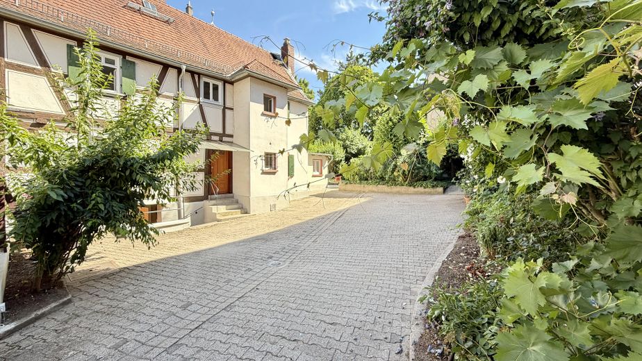 Traumhaftes Fachwerkhaus mit großem Grundstück und Terrasse – Foto 1