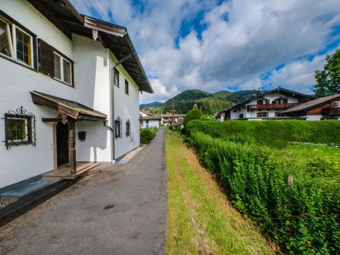 Ruhige DHH in Bad Wiessee mit großem Grundstück – Foto 1