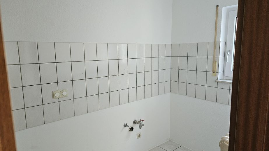 Wörth/Maximiliansau'da balkon ve loggialı aydınlık 3,5 odalı daire – tadilat sonrası ilk kullanım – Küche
