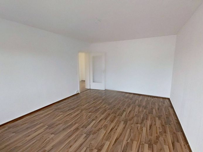 BALKONLU Aydınlık 2 Odalı Daire – Ansicht II: Wohn- und Esszimm…
