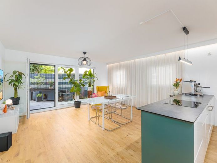 Wohnen wie im eigenen Haus: Stufenlos erreichbare 4,5-Zimmer-Wohnung mit zwei Bädern – Foto 1