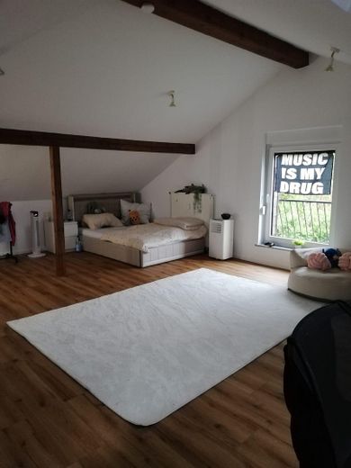 Finanzierbareres 3 Familienhaus für Familien in Mittenaar, tolle Möglichkeit für Kapitalanleger – Kinderzimmer / DG Wohnung 2