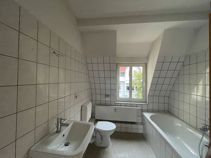 Eisenach Südviertel 5ZKB ab sofort; und die Küche ist auch schon drin – Bad