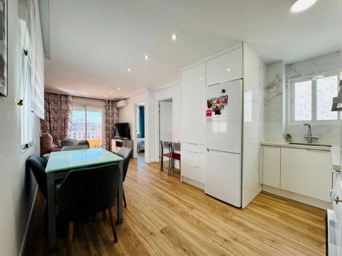 Renovierte Wohnung mit 2 Schlafzimmern, 1 Bad und Tiefgaragenstellplatz nur 600 m vom Strand – Foto 1