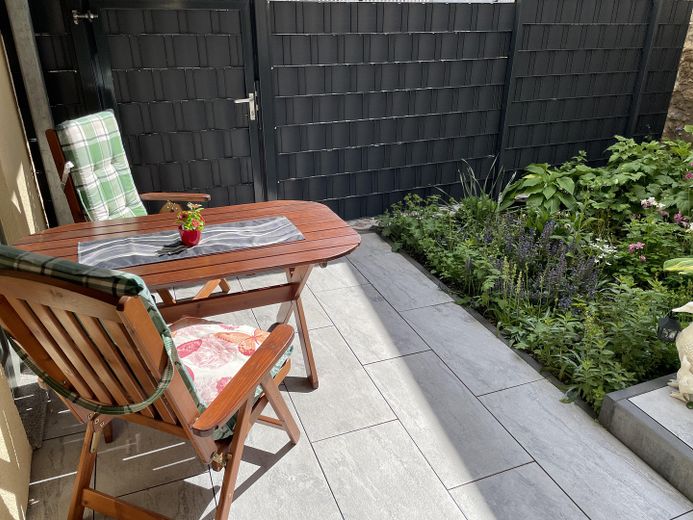 Appartamento curato di 3 locali al piano terra a Weimar, direttamente sul parco Ilmpark – Terrasse