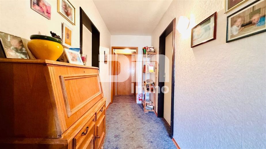 Modernisiertes Einfamilienhaus auf riesigem Grundstück mit Carport und Nebengebäude – OG / DG Flur / Diele