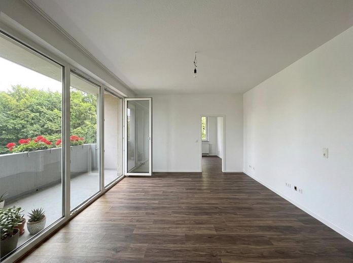 Emménagez ou louez : lumineux 3 pièces avec balcon donnant sur la verdure — sans commission, directement du propriétaire – Photo 1