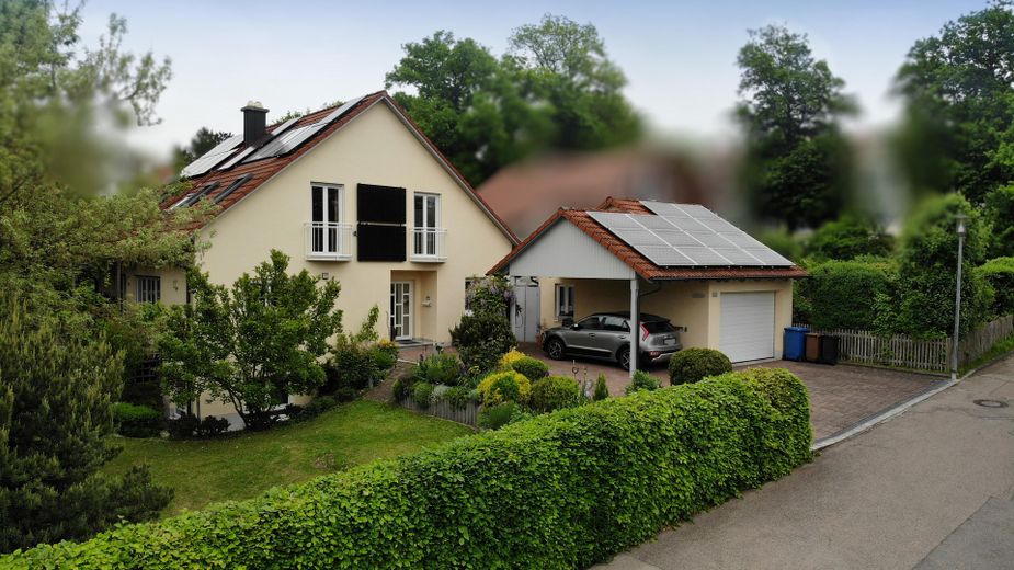 Haus und vorderer Garten 