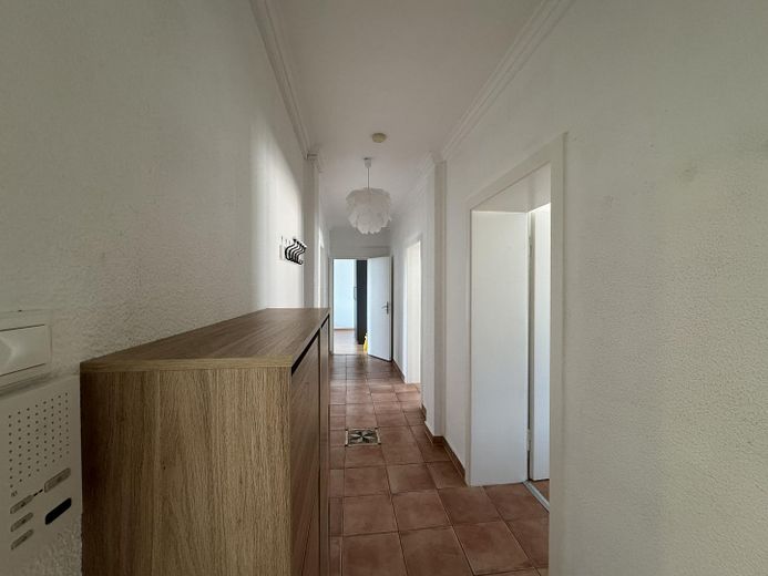 Provisionsfrei,renoviert,ruhig,95qm Wohnung 3,5 Zimmer+Küche mit EBK,Tageslichtbad,Südbalkon – Flur