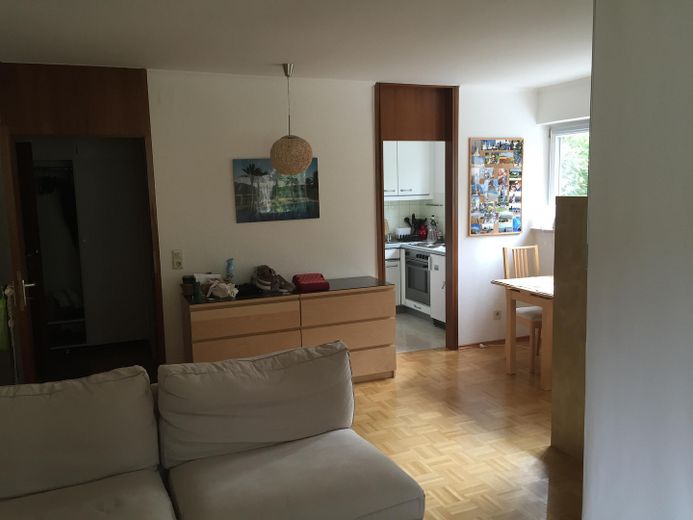 Helles,, lichtdurchflutetes Appartment am Nymphenburger Kanal – Wohnzimmer