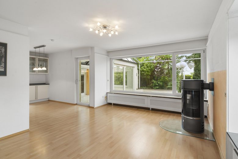Großzügiges Wohnen auf über 280 m² Gesamtfläche – 611 m² Grundstück in begehrter Lage – Wohnzimmer mit Kamin