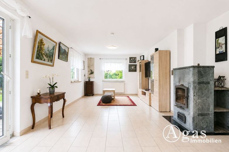 4-Zimmer-Einfamilienhaus mit liebevoll gepflegtem Garten und großer Terrasse in Fredersdorf Nord – Wohnbereich