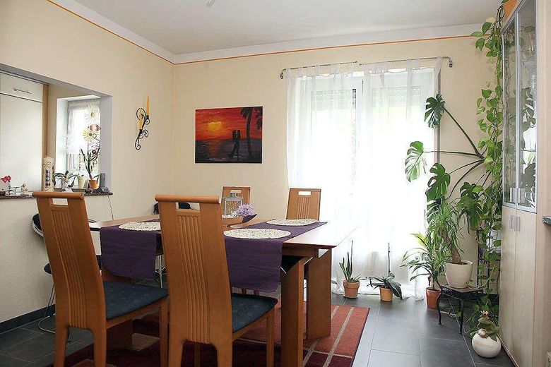 Esszimmer mit Durchreiche