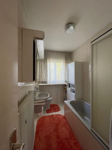 Dwurodzinny dom: zadbany, blisko centrum, gotowy do zamieszkania – Badezimmer Obergeschoss