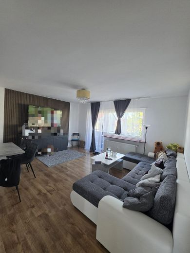 Gepflegte 3-Zimmer Wohnung mit Balkon in Hockenheim – Wohnzimmer