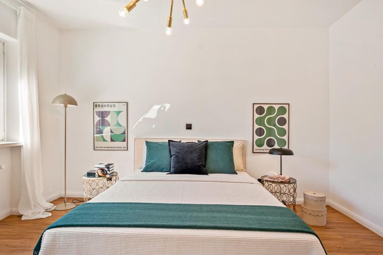 Fantásticamente modernizado: apartamento en propiedad de 3 habitaciones en ubicación céntrica - sin comisión – Schlafzimmer