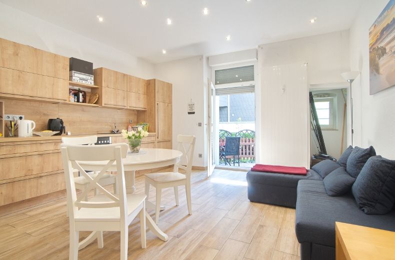 Gemütliche Wohnung in ruhiger Seitenstraße, mit Gartenterrasse, komplett möbliert, in direkter Nähe zur U 35 Haltestelle Feldsieperstraße – 18c8a6c74b8ff9b9f95b479718c52fb31c45b158.jpg
