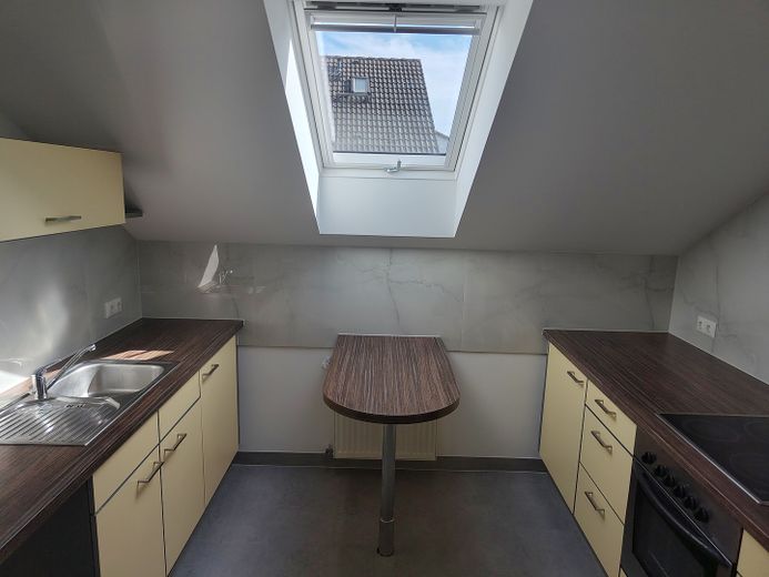 ruhige 4-Zi-Whg (ca. 95qm) mit Terrasse und Garage – Küche 2