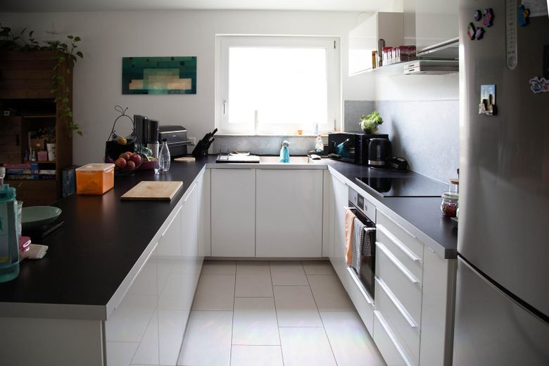 Moderno, senza barriere, esclusivo: fantastico appartamento di 4 locali a Pattonville – Küche