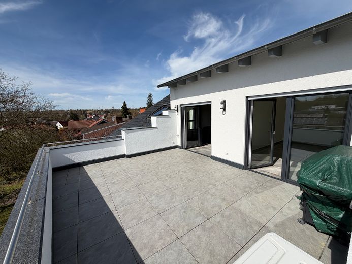Attico di 4 locali di prima qualità con terrazza sul tetto e garage + posto auto – senza commissioni – Dachterrasse