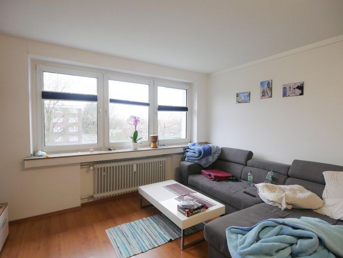 Stilvolle, gepflegte 3-Raum-Wohnung mit Balkon in Ac-Forst, WG-geeignet – Wohnzimmer/Schlafzimmer 1