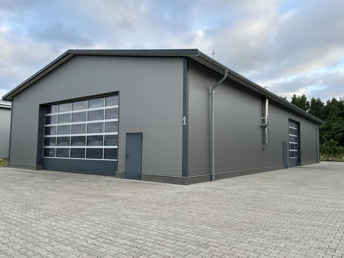 Immobile commerciale 2 capannoni 300 + 450 m² casa unifamiliare 188 m² – Halle 450 m²