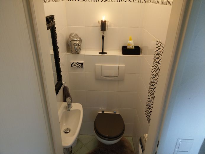ampio appartamento con 110 mq di superficie + 80 mq di seminterrato ristrutturato – Gäste WC