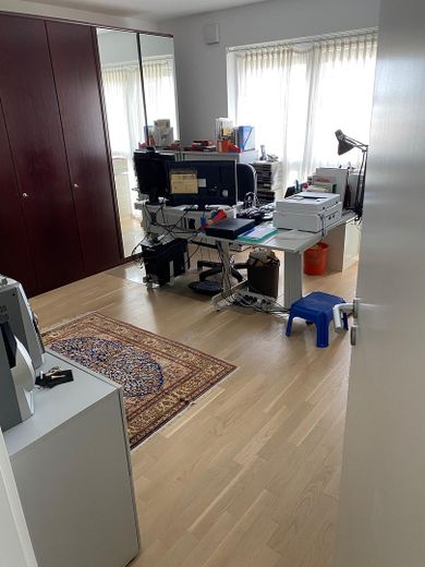 Moderne 4 Zimmer Whg. im 2. OG mit großem Balkon – Schlafzimmer mit Arbeitsplatz