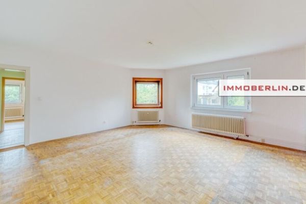 IMMOBERLIN.DE - Attractive two-family house in a quiet location near Spandauer Forst