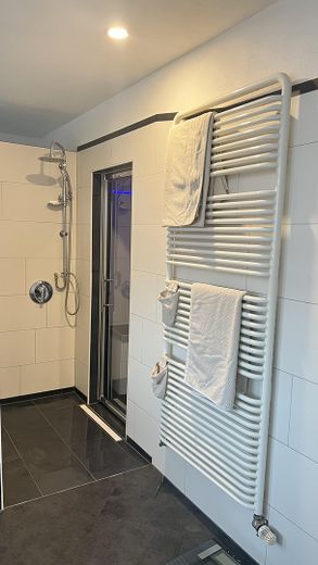 Einfamilienwohnhaus mit Doppelgarage und großem Garten - Privatverkauf – Foto 16