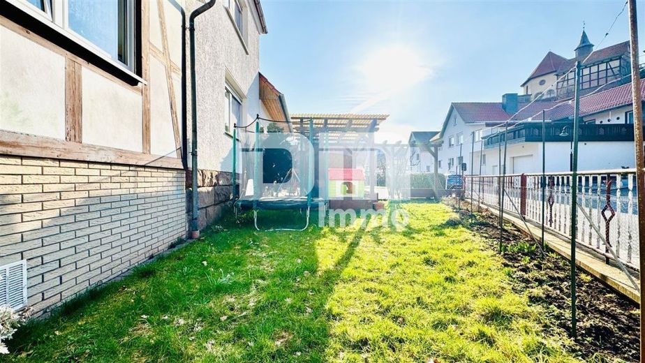 Charmantes Raumwunder in Birkenfelde: Historisches Fachwerk trifft auf solide Moderne – Gartenbereich