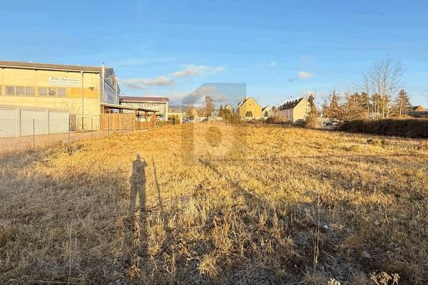 TEREN Z OPCJĄ MIESZKALNĄ I KOMERCYJNĄ