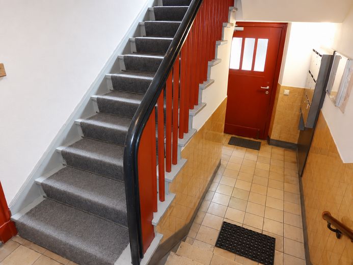 2,5 Zimmer Altbau, provisionsfrei! – Treppenhaus