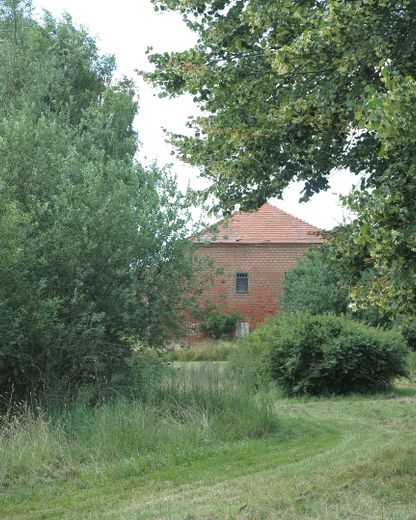 eines der letzten, erhaltenen SCHEUNENGUTSHÄUSER (mit 4-6 ha. Naturgrundstück) – (ohne Worte)