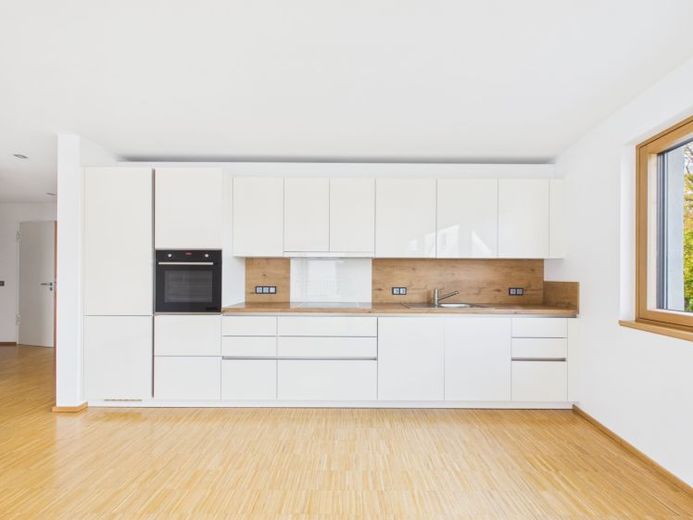 Moderne 3-ZKB mit EBK, Balkon und TG-Stellplatz in der Hammerschmiede – Foto 1