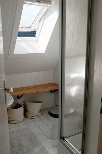 Euer Haus im Grünen: 192qm, großes Grundstück, Altbau-Charme – Bad, Obergeschoss