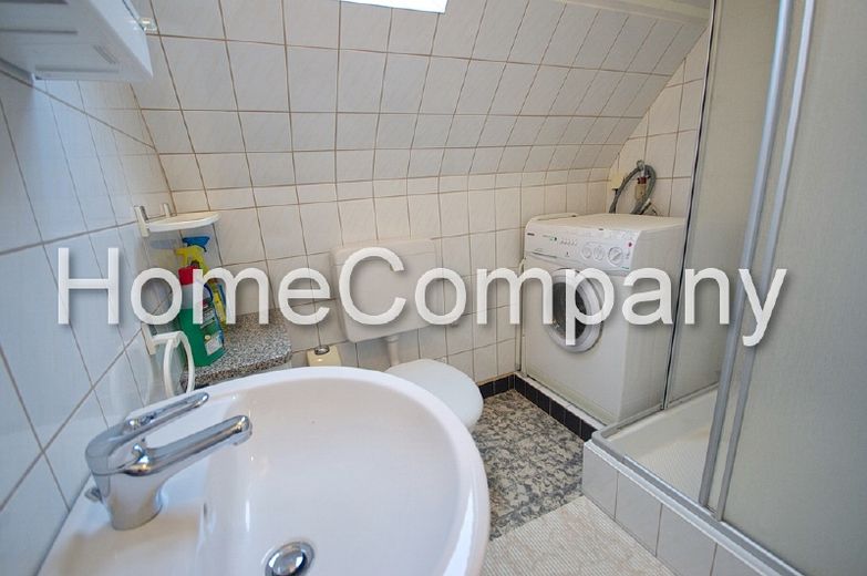 Gemütlich und komplett ausgestattete Dachgeschosswohnung in ruhiger Lage – c1f4edb558e637a49e8ba77e417b555ed0896897.jpg
