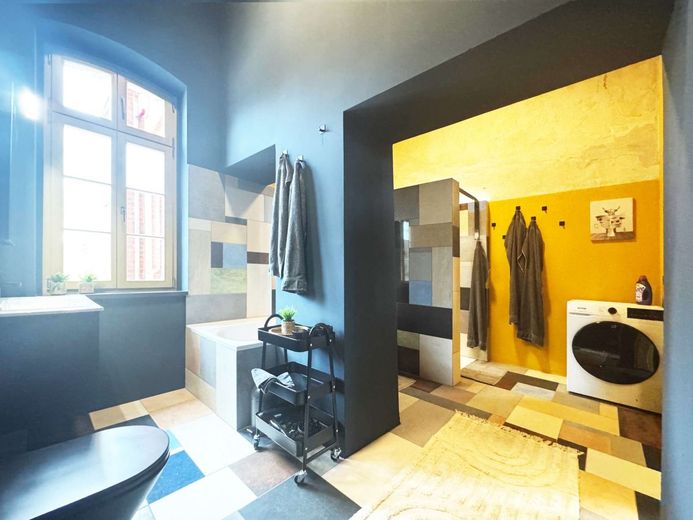 Design trifft Natur - Ferien-Wohnung am Kanal für bis zu 8 Personen (115m2) in Schönebeck – Bad vom WC aus