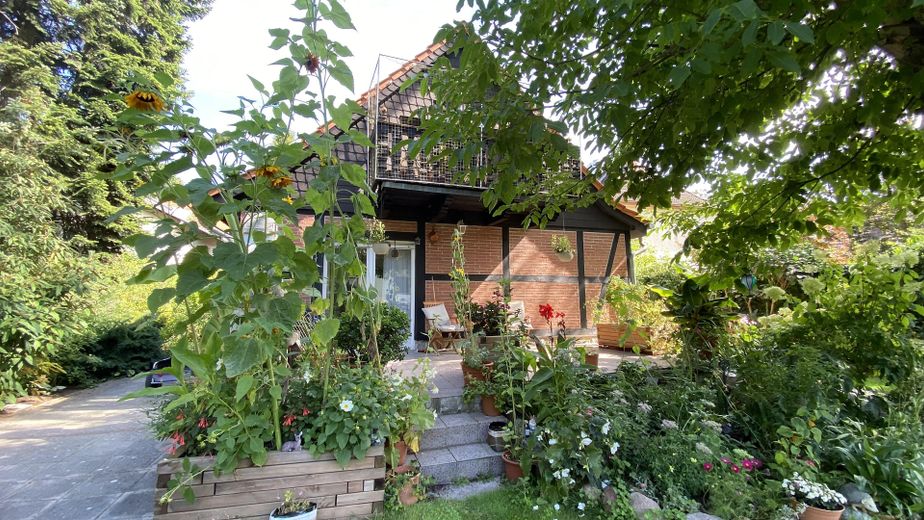 Provisionsfrei: Freistehendes Zweifamilienhaus im grünen Berlin-Heiligensee – Südseite mit Garten