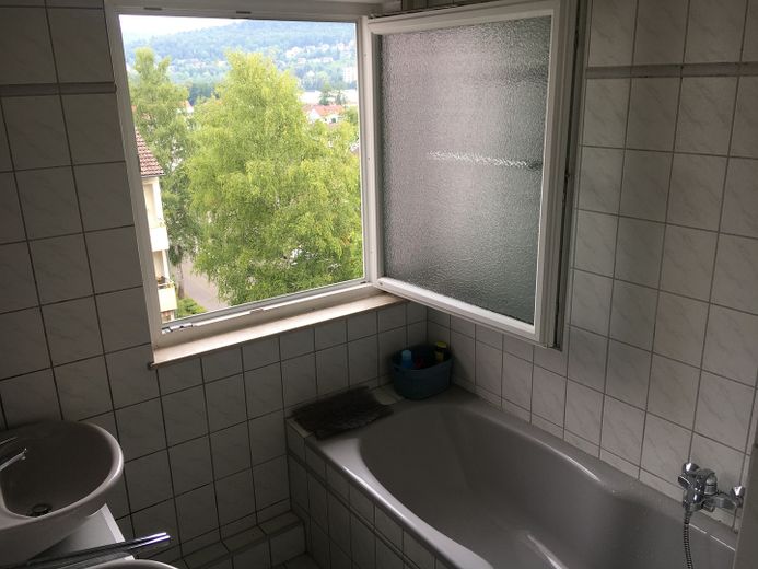 Bad mit Blick nach außen