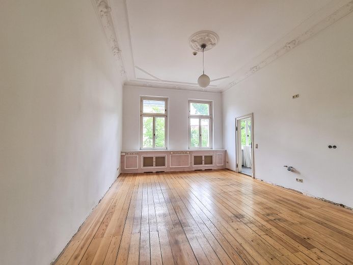 Exklusive Bürofläche in Herrschaftlicher Villa mit Stellplätzen im Hof und Alarmanlage – Foto 2