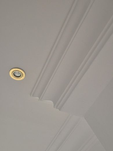 Licht, ruim ingedeeld appartement in een monumentaal pand in München – Detail Stuck