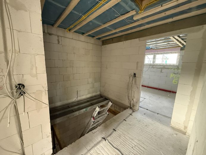 السكن الأول: منزل شبه منفصل حديث في توماسبرغ – 4 غرف، 118 م² – Aktueller Baustand Sept. 2026
