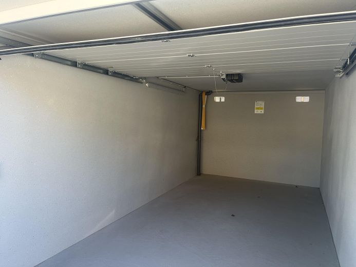 Piso de 4,5 habitaciones en Spaichingen, a estrenar en obra nueva – Garage