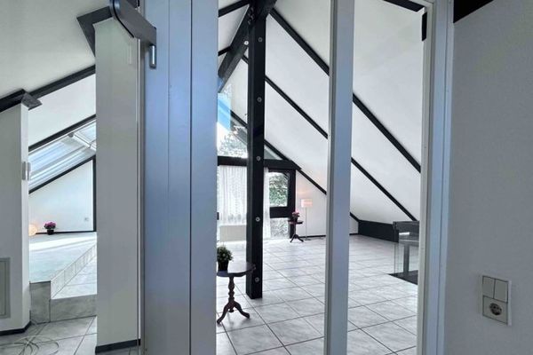 Una vida llena de luz: arquitectura HUF atemporal en su forma más pura