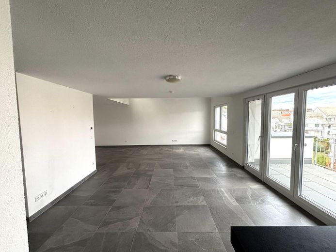 Blick aus Küche, rechts Balkon