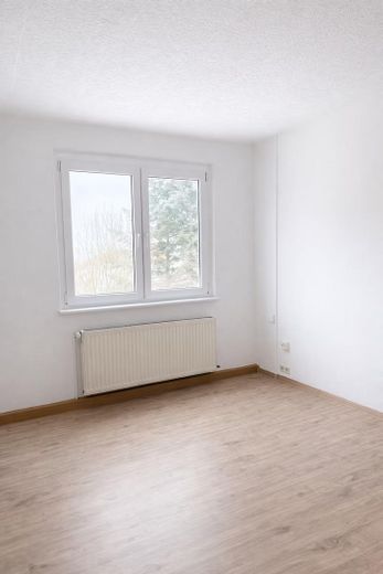 Wohn-/Schlafzimmer 1 zur Stadt
