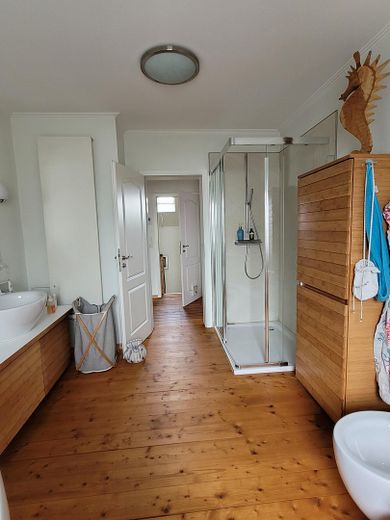 L(i)ebenswertes Haus, Grundstück mit Seele, vereinen zukunftsorientierte Technik mit Natur in Herten – 1 OG Bad....