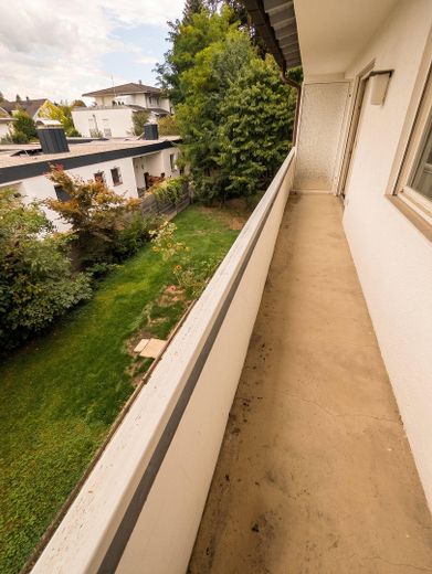 Rosenheim’de merkeze yakın bahçeli ve garajlı ikiz ev, komisyonsuz – Balkon